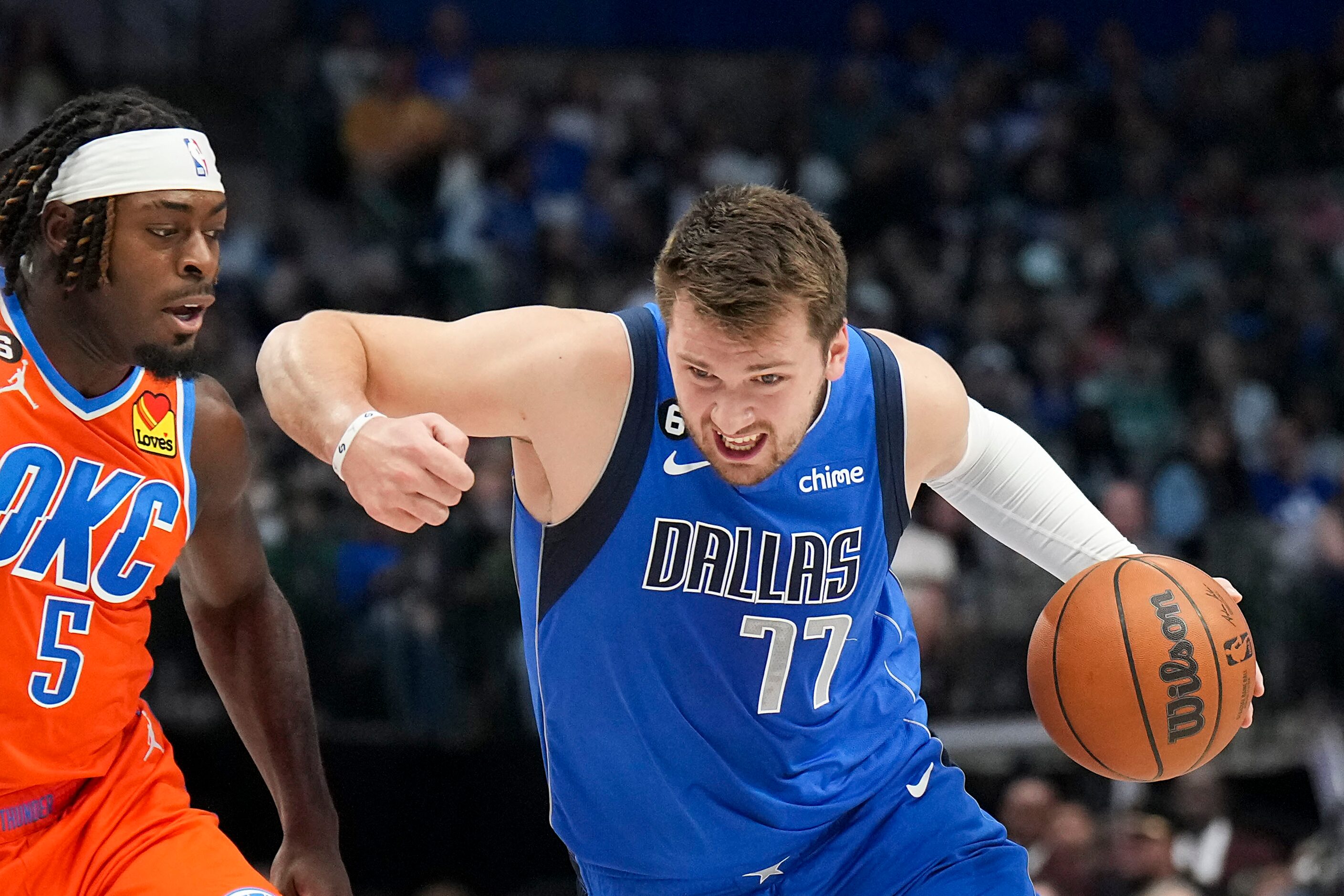 Dallas Mavericks guard Luka Doncic (77) drives around Oklahoma City Thunder forward Luguentz...