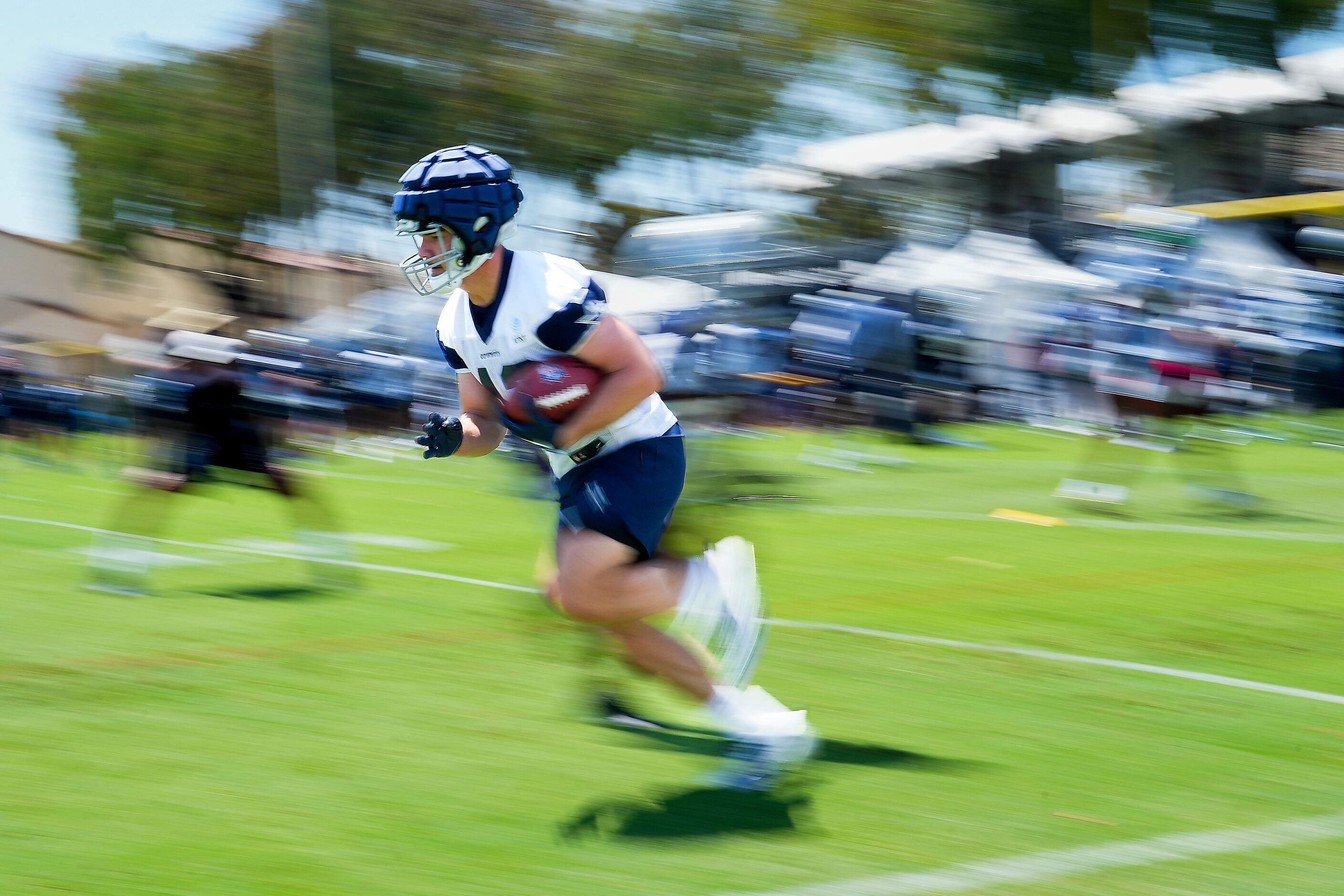 Dallas Cowboys running back Hunter Luepke (43) participates in a drill during the first...