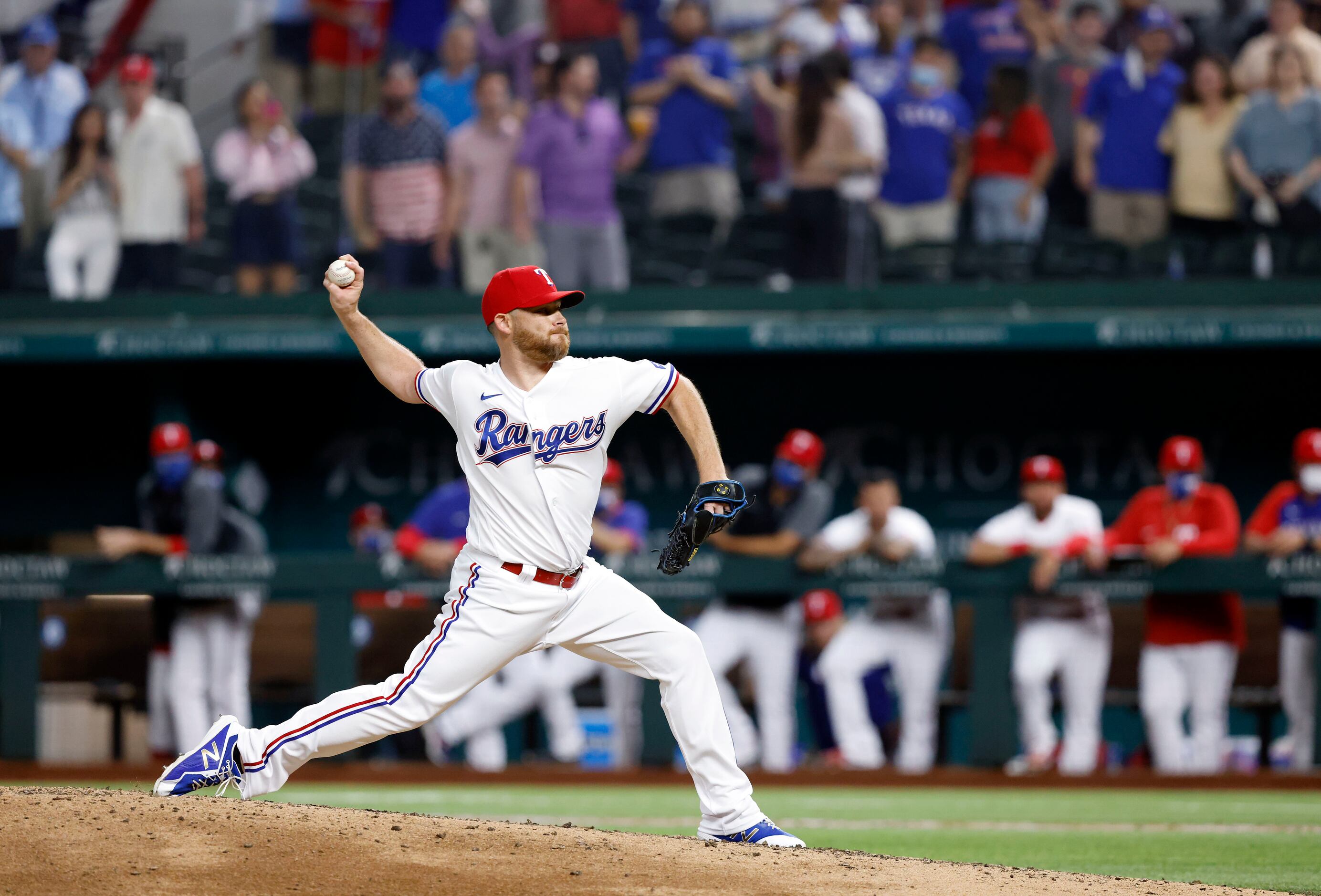 Texas Rangers relief pitcher Ian Kennedy (31) throws in the ninth inning against the Toronto...
