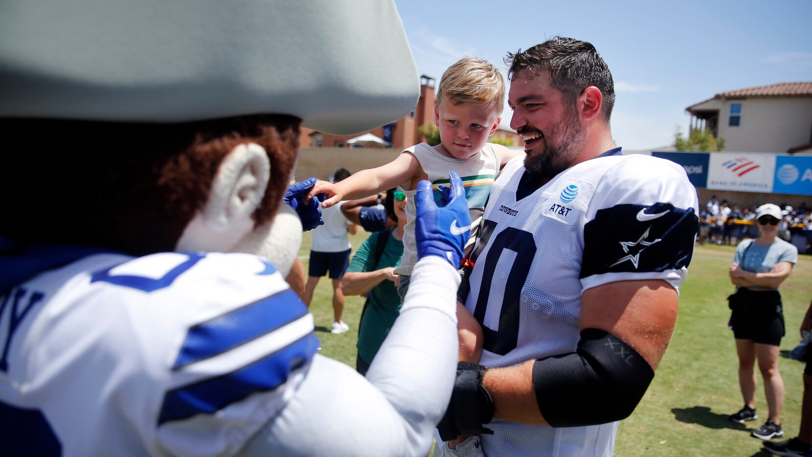 Cowboys, Zack Martin agree to restructured contract to end camp holdout