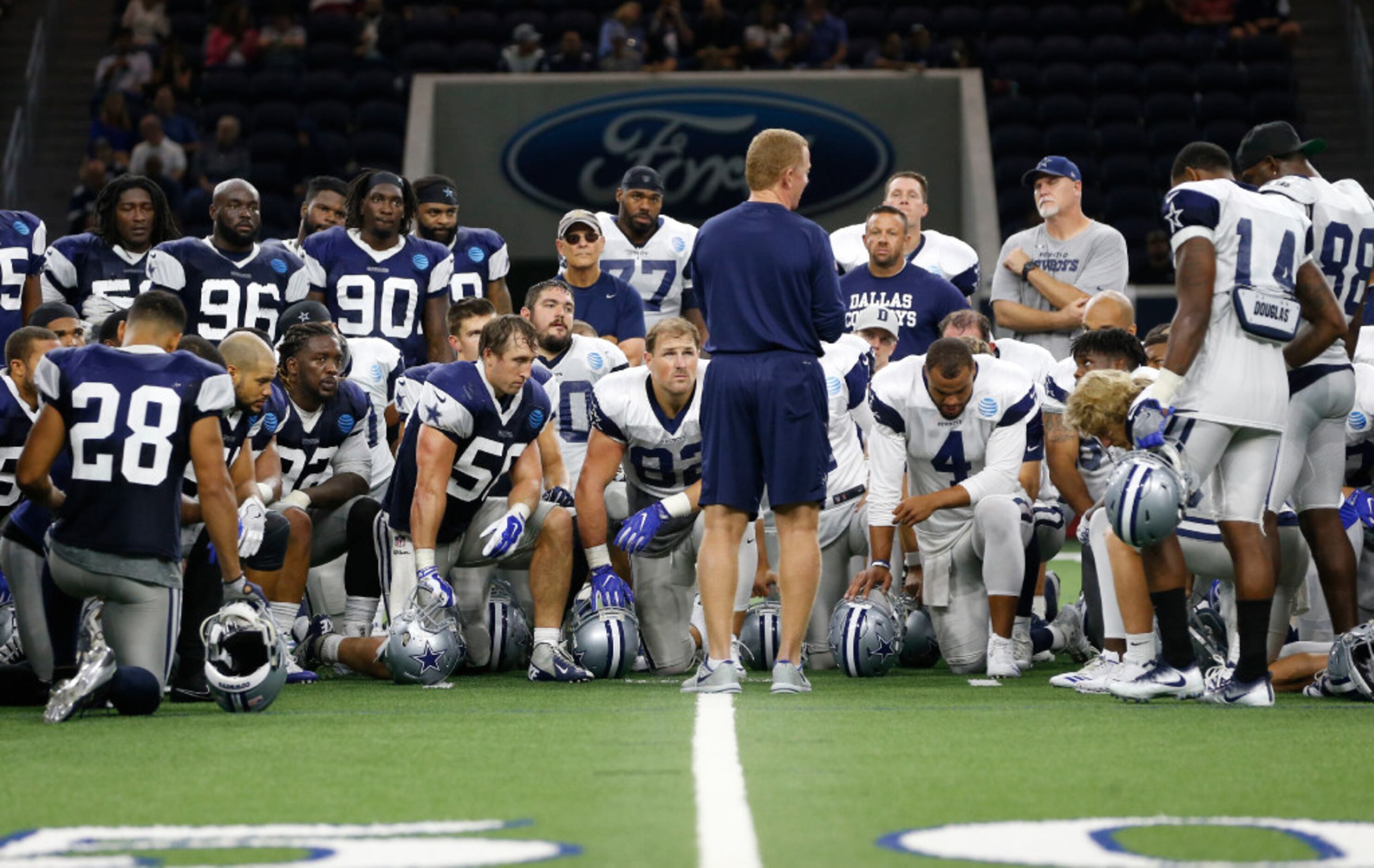 Cowboys tie game, lose Rolando McClain to locker room with head injury -  NBC Sports