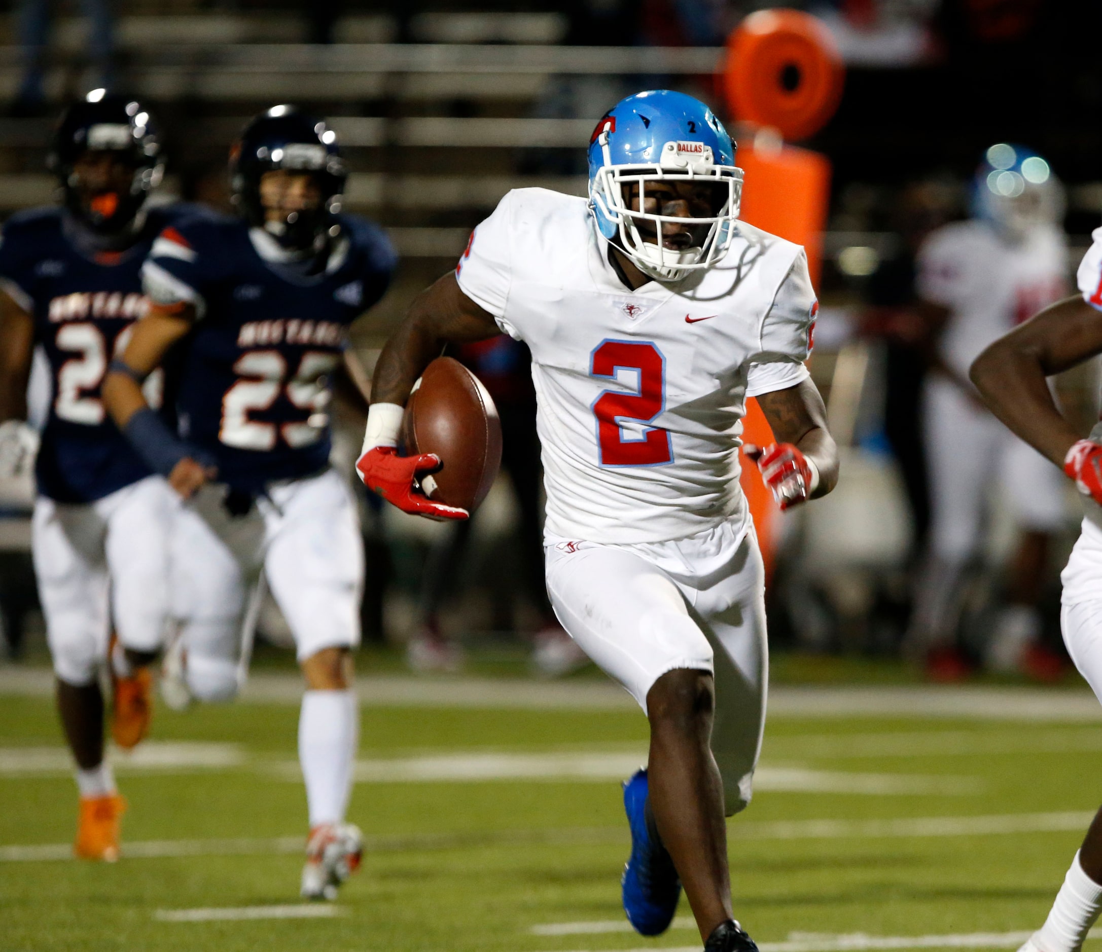 Skyline WR Quaydarius Davis (2) takes a pass to the end zone for the winning touchdown...