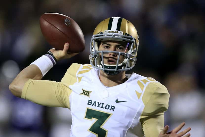 Baylor quarterback Jarrett Stidham (3) passes to a teammate during the first half of an NCAA...