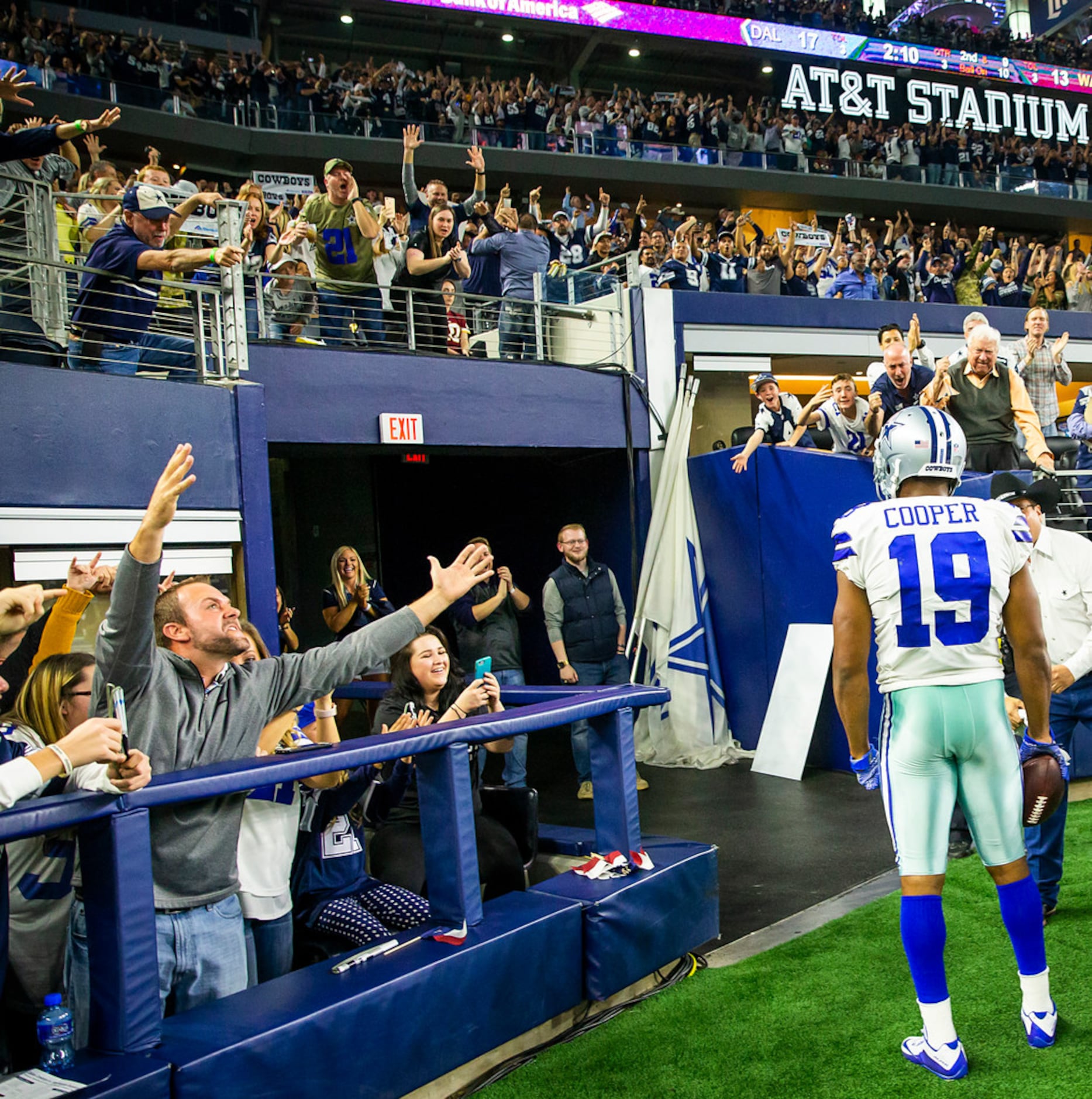 Seahawks coach Pete Carroll: Cowboys' AT&T Stadium is 'an