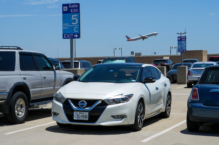 Grupo criminal robó unos 52 autos estacionados en el Aeropuerto DFW