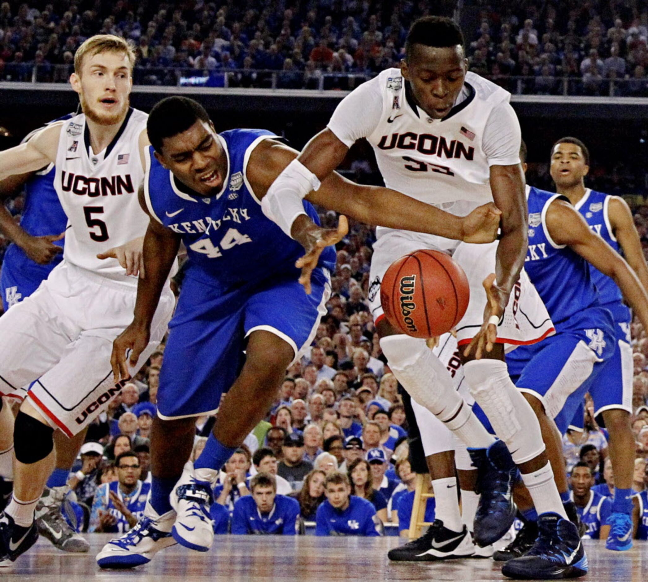 Kentucky Wildcats center Dakari Johnson (44) and Connecticut Huskies center Amida Brimah...