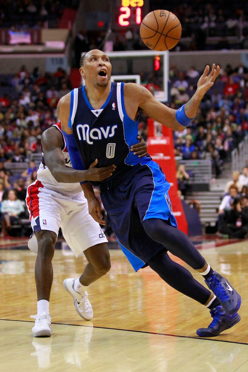 January 1, 2013; Washington, DC, USA;  Dallas Mavericks small forward Shawn Marion (0) loses...