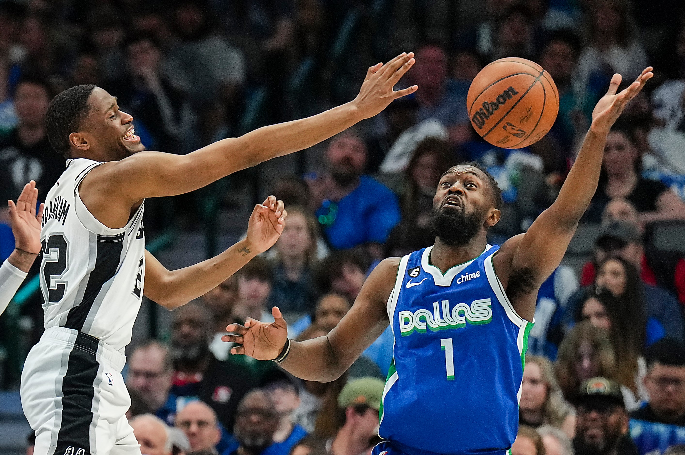 Dallas Mavericks guard Theo Pinson (1) reaches for a ball against San Antonio Spurs guard...