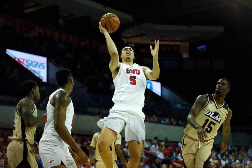 Southern Methodist Mustangs forward Ethan Chargois (5) lays up a shot against the Louisiana...