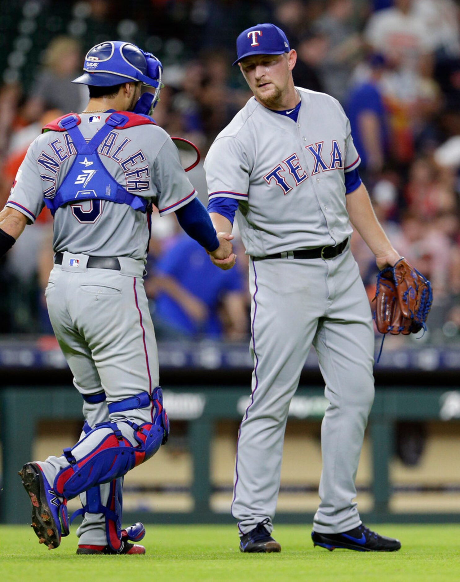 Texas Rangers catcher Isiah Kiner-Falefa (9) shakes hands with closing pitcher Austin...