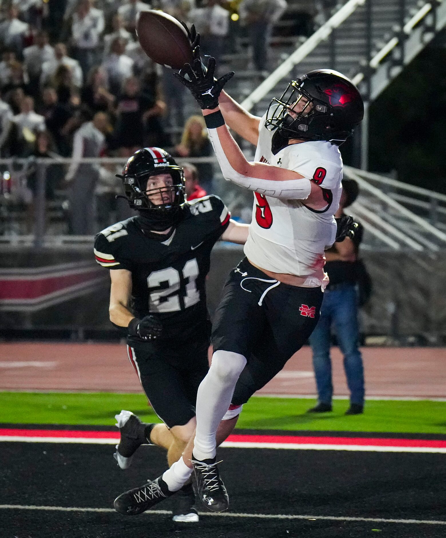 Melissa wide receiver Karson Maynard (9) catches a 24-yard touchdown pass as Lovejoy...