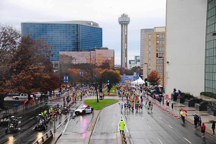 2015 Dallas Marathon race start