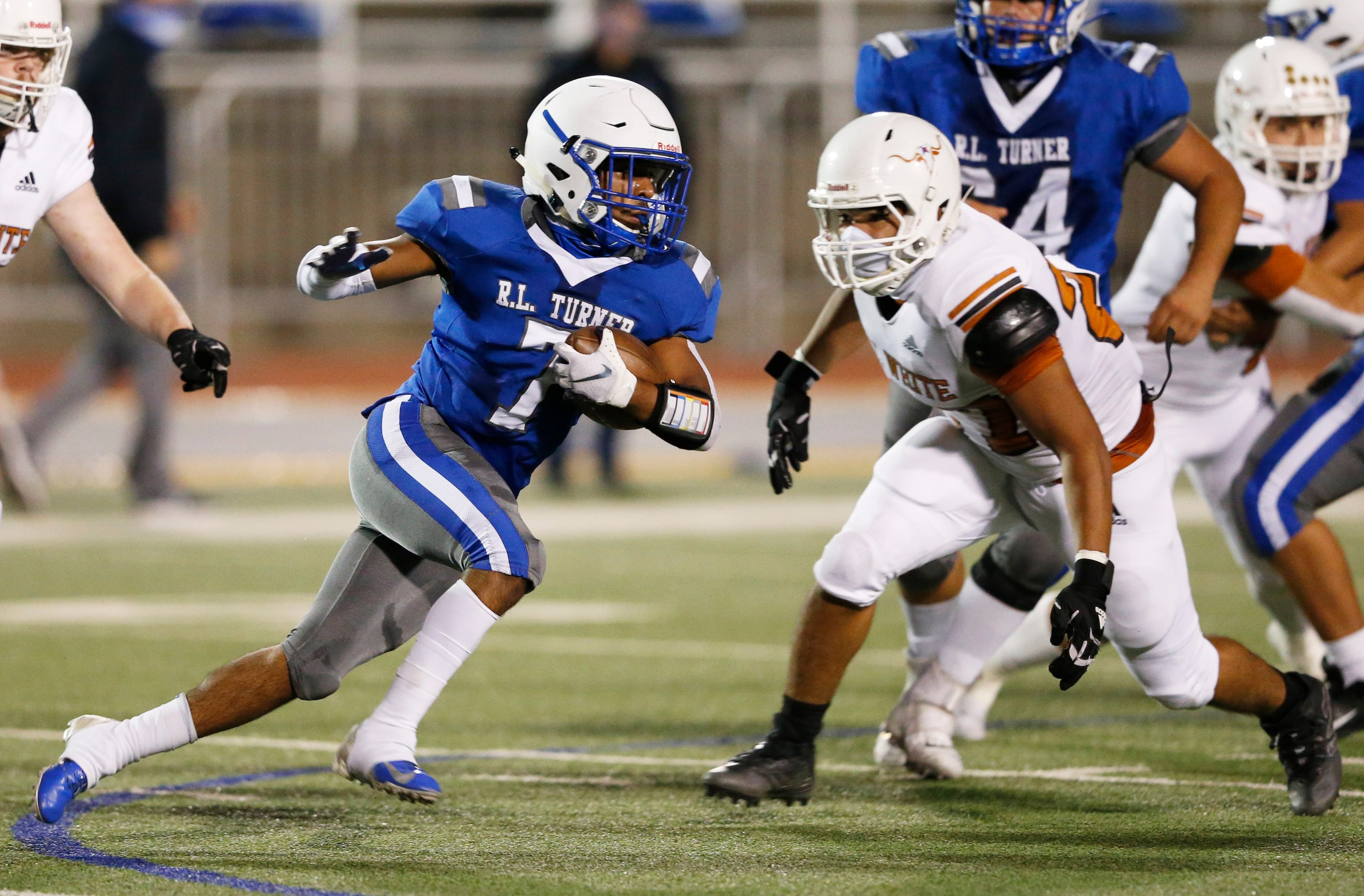 Carrollton R.L. Turner's Donovan Smith (7) runs up the field as W.T. White's Tommy Gutierrez...