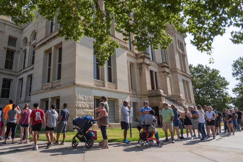 A long line of voters wraps around the Sedgwick County Historic Courthouse in Wichita, Kan.,...