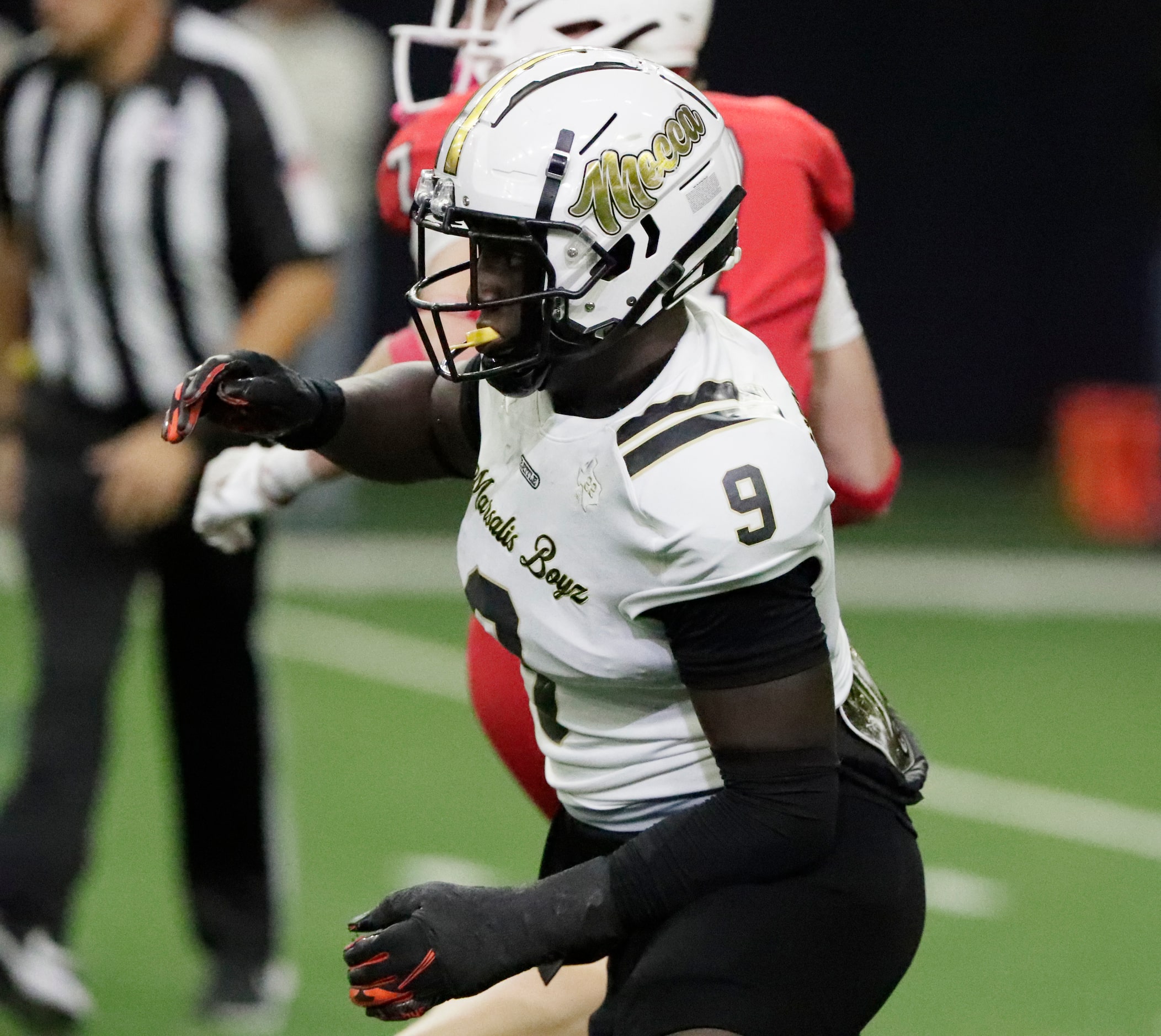 South Oak Cliff High School outside linebacker Jayden Shelton (9) follows a play during the...