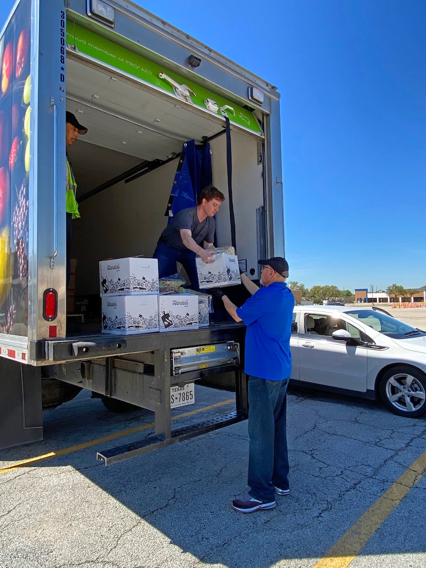 Hardie's Fresh Foods is offering $20 boxes in Dallas parking lots, a grab bag of that week's...