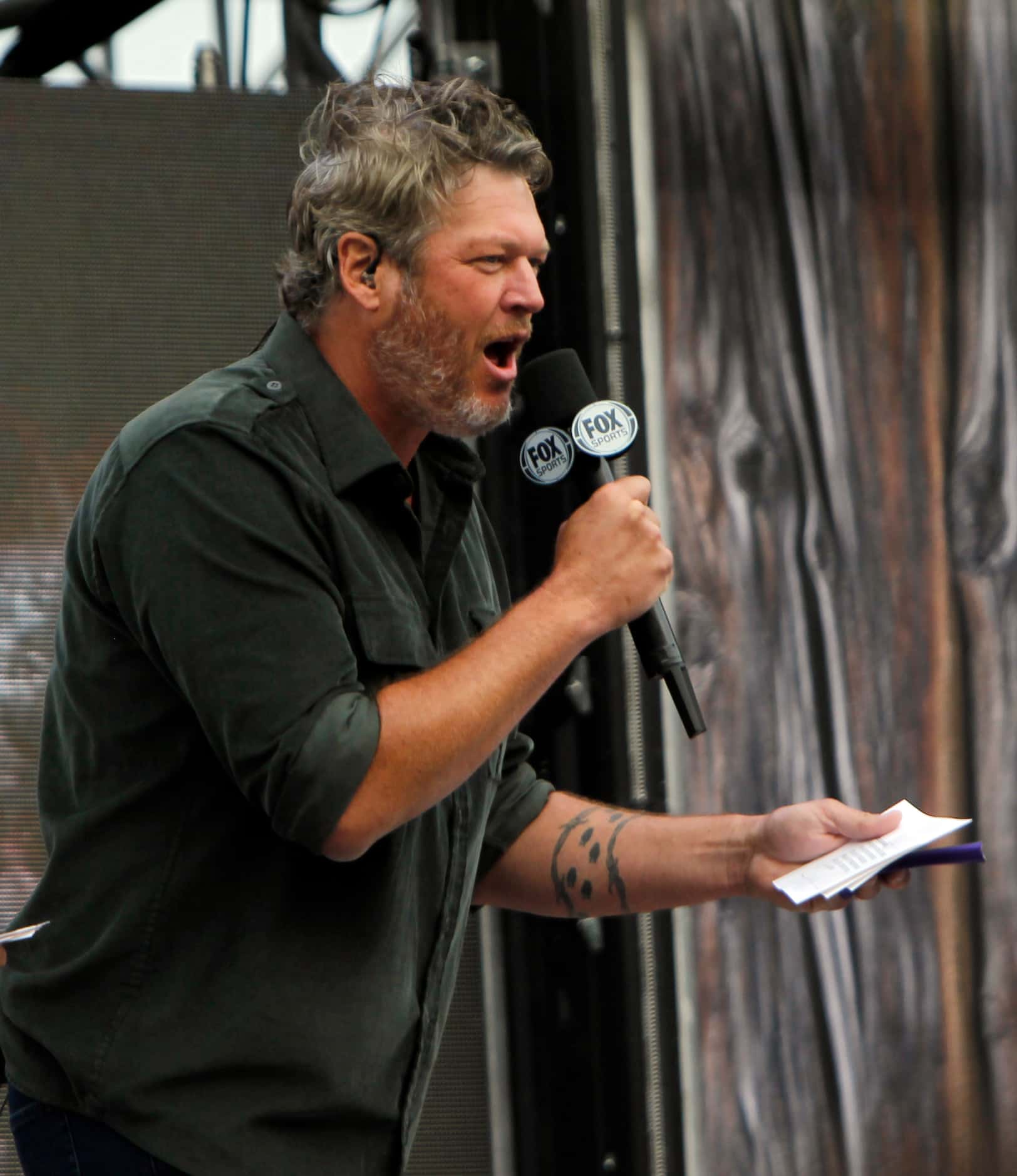 Country entertainer Blake Shelton pitched in to help introduce drivers to the large crowd...