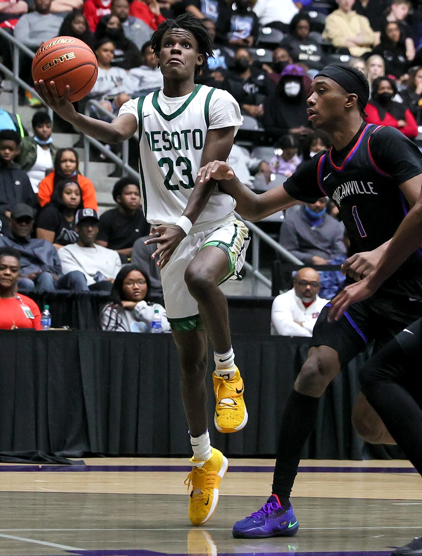 DeSoto guard Malik Jones (23) tries to go in for a layup against Duncanville forward Ron...