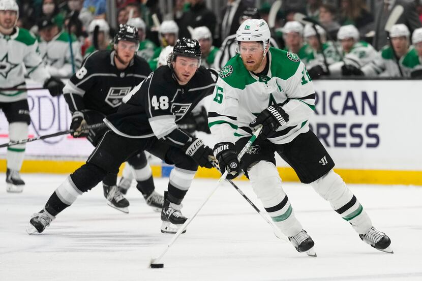 Dallas Stars center Joe Pavelski (16) controls the puck against Los Angeles Kings left wing...