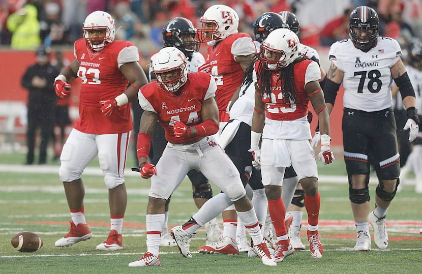 Nov 7, 2015; Houston, TX, USA;  Houston Cougars linebacker Elandon Roberts (44) celebrates...