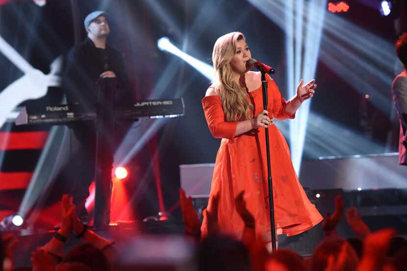 Kelly Clarkson performs on AMERICAN IDOL XIV  on Wednesday, April 1.