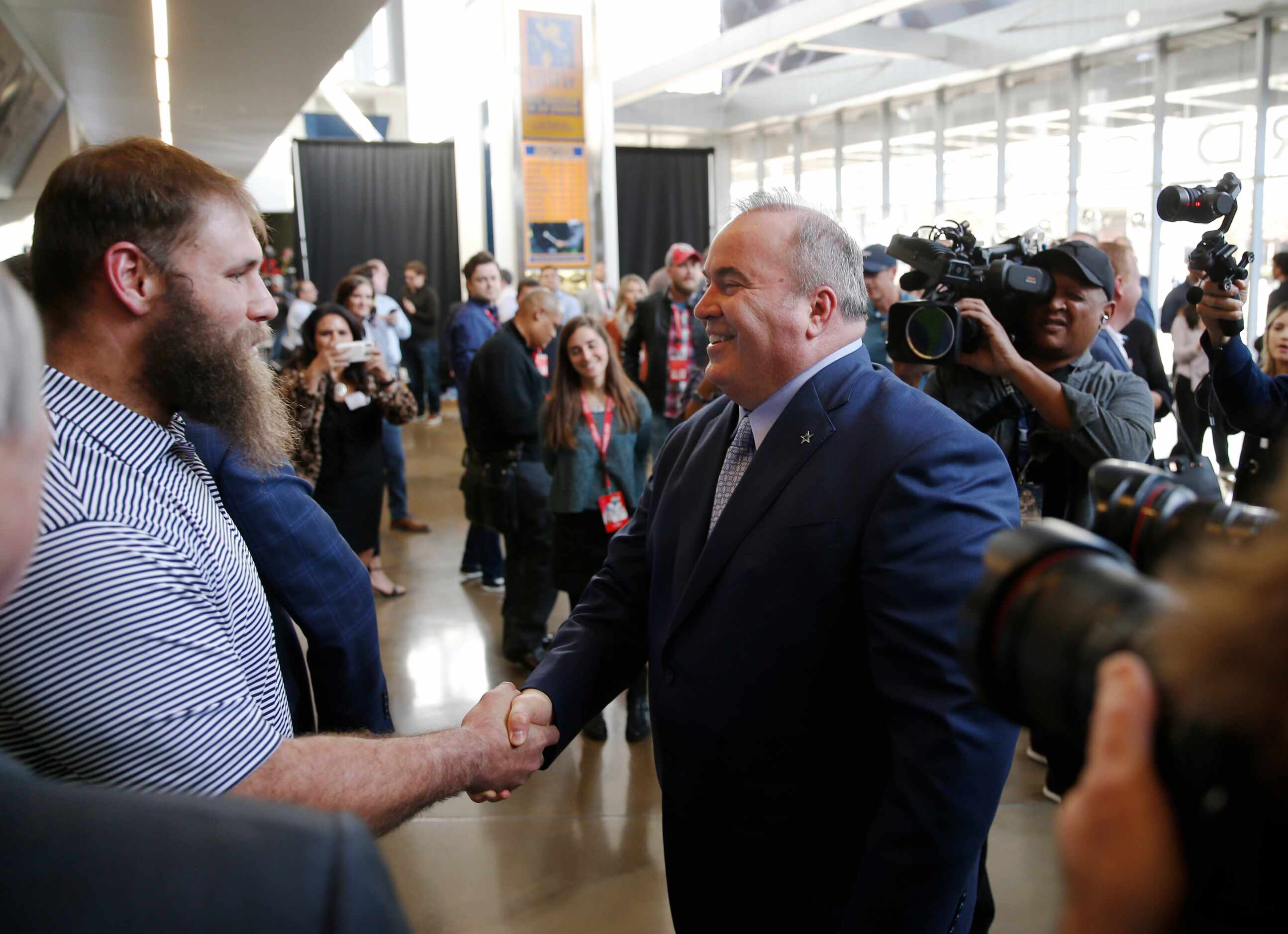 Dallas Cowboys center Travis Frederick (72) meets Dallas Cowboys new head coach Mike...