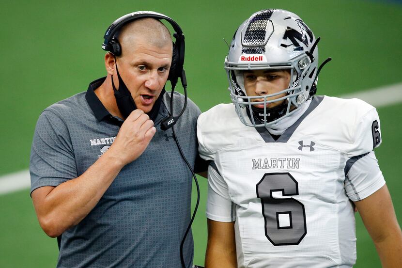 Arlington Martin head coach Bob Wager visits with his quarterback Zach Mundell (6) during a...