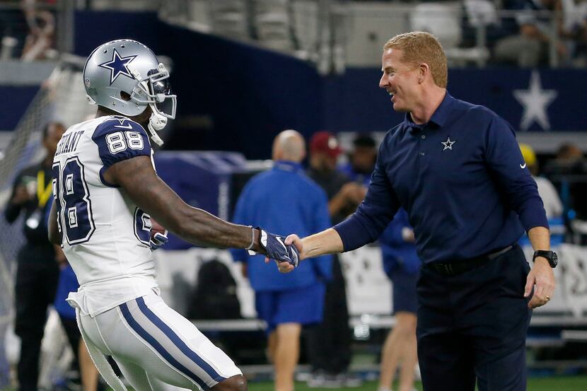 Dallas Cowboys head coach Jason Garrett (right) shakes hands with wide receiver Dez Bryant...