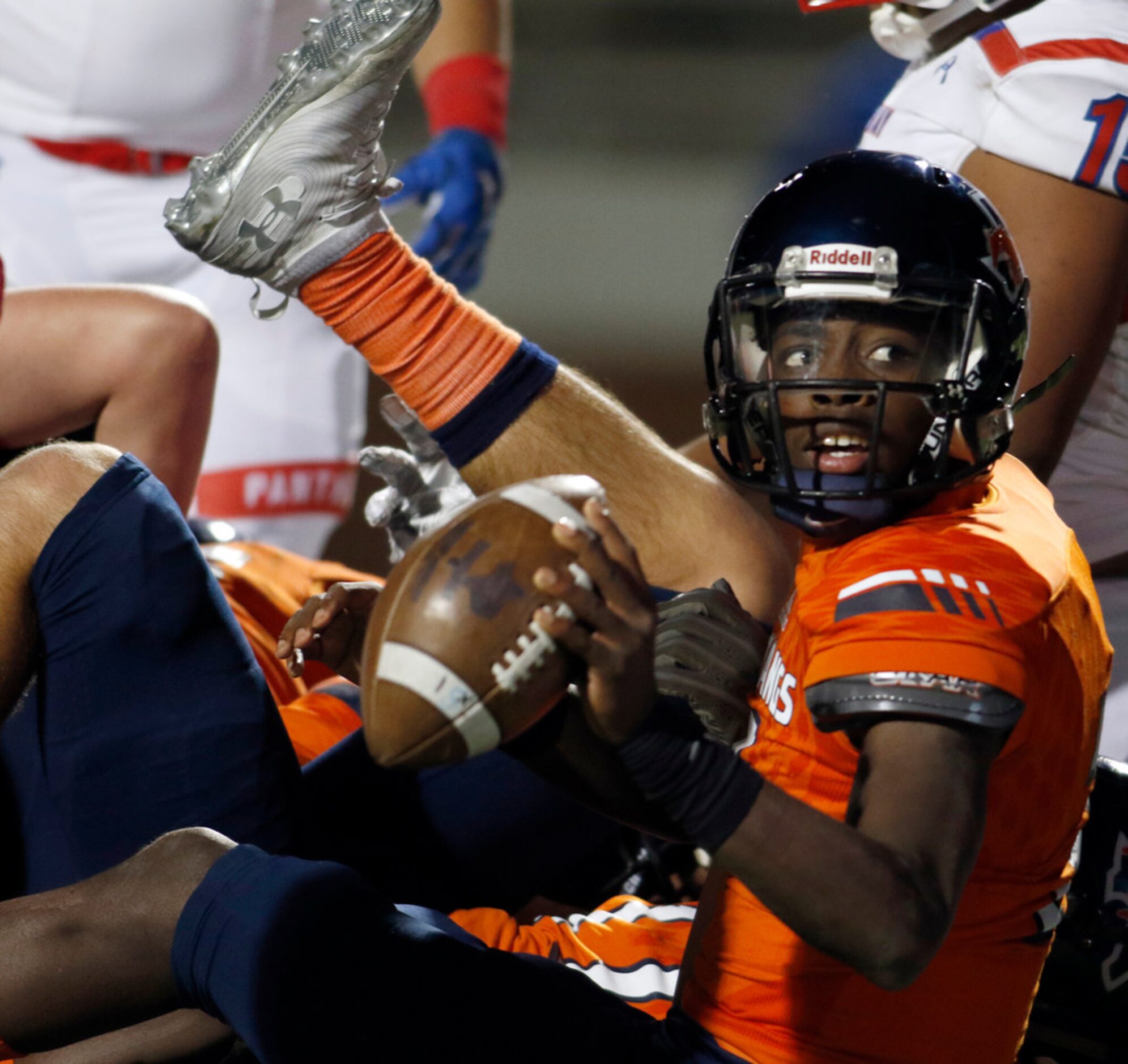 Sachse quarterback Derrick Rose (7) emerges from a pile of players with the first rushing...