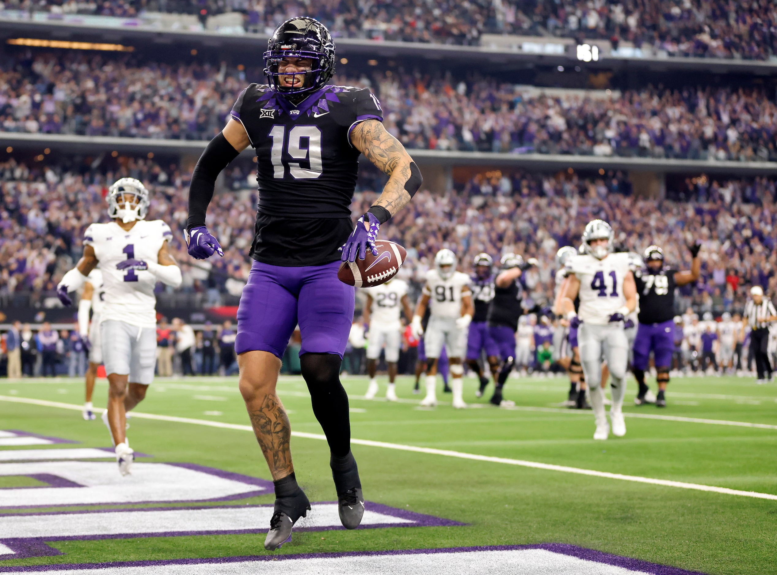 TCU Horned Frogs tight end Jared Wiley (19) celebrates his two-point conversion to tie the...