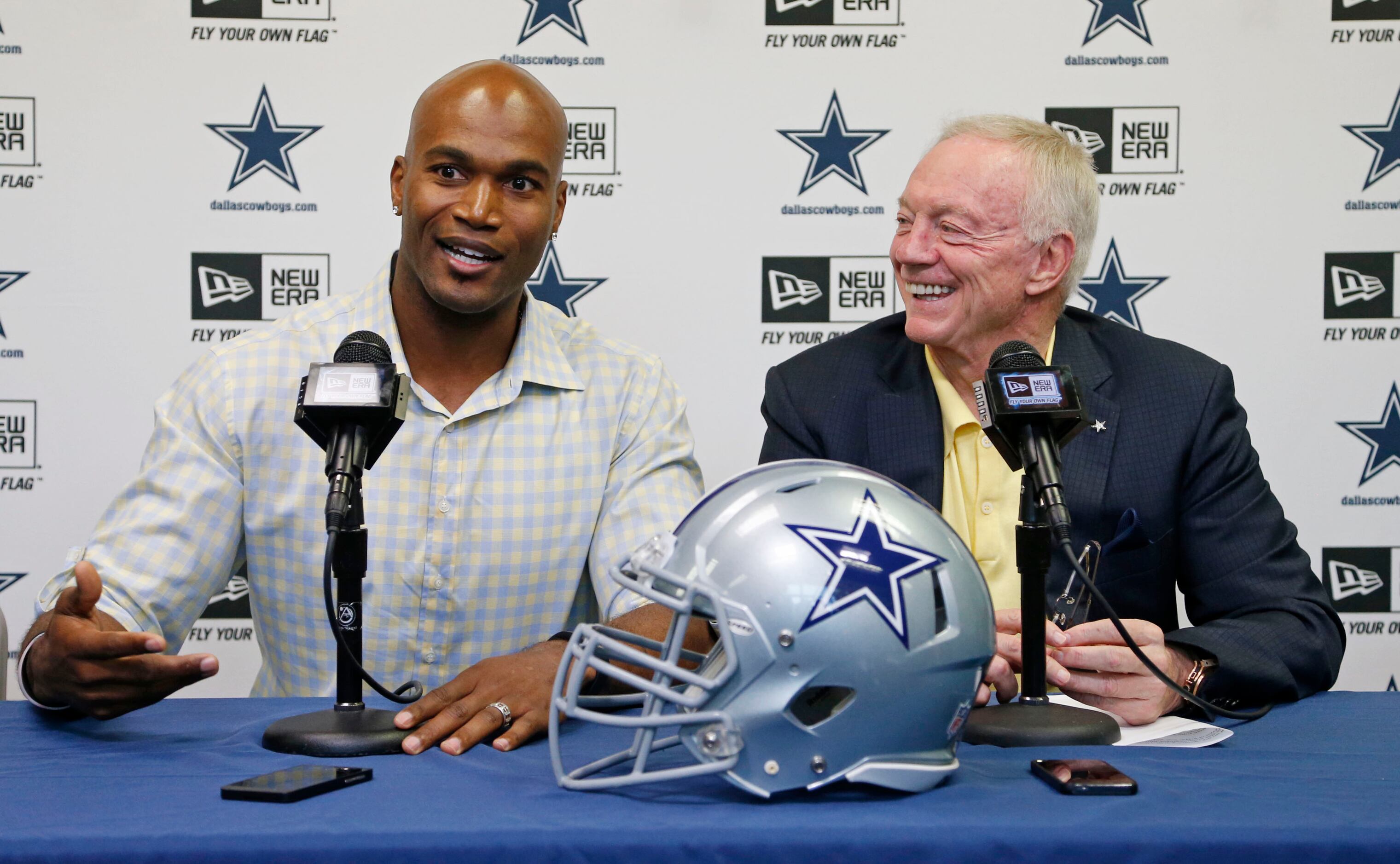 DALLAS LEGACY TRADITION: Current, former Dallas Cowboys bond for the second  straight year