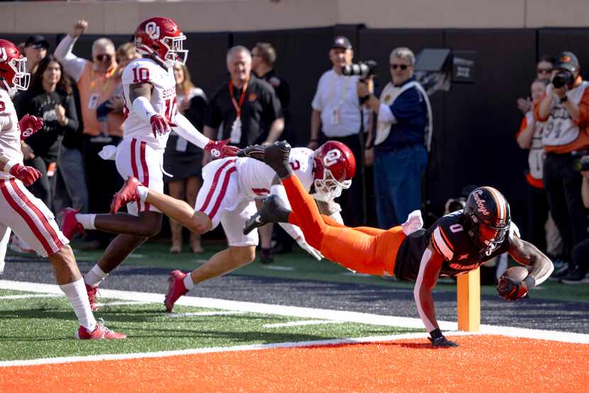 Oklahoma State running back Ollie Gordon II (0) dives into the end zone past Oklahoma...