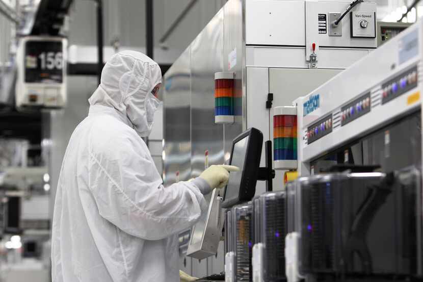  A TI employee in one of the company's wafer factories. (Courtesy of Texas Instruments Inc.)