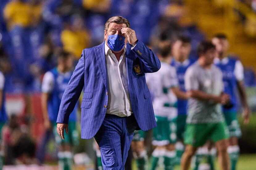 En su primer torneo como técnico de Tigres, Miguel Herrera tiene a su equipo en las...