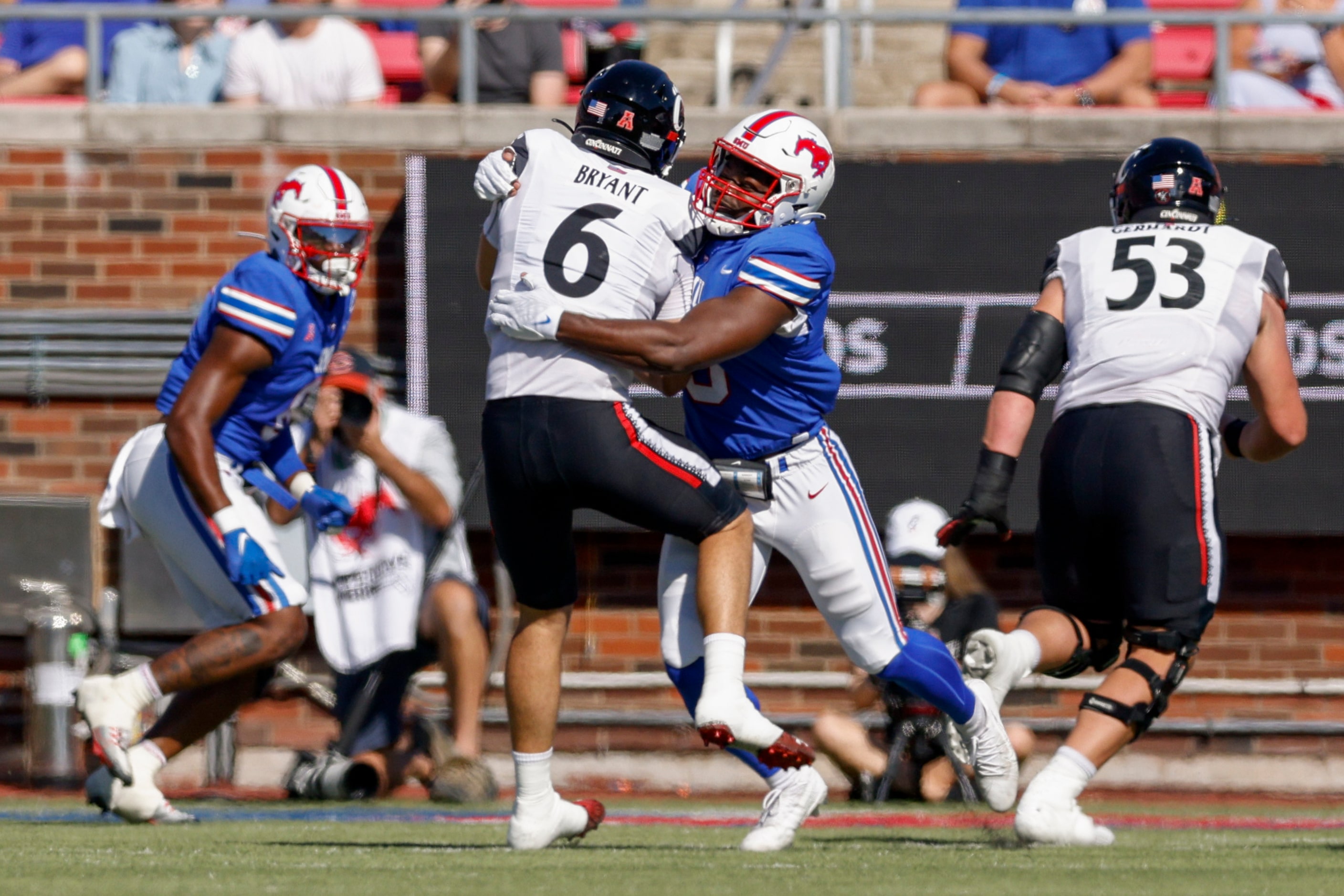 SMU defensive end Nelson Paul (9) sacks Cincinnati quarterback Ben Bryant (6) during the...