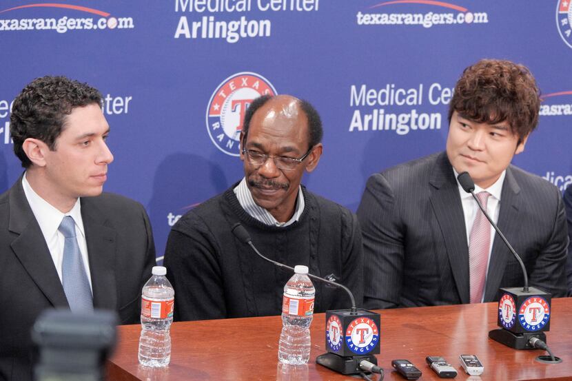 From left, Texas Rangers Jon Daniels, Ron Washington officially introduced Shin-Soo Choo as...