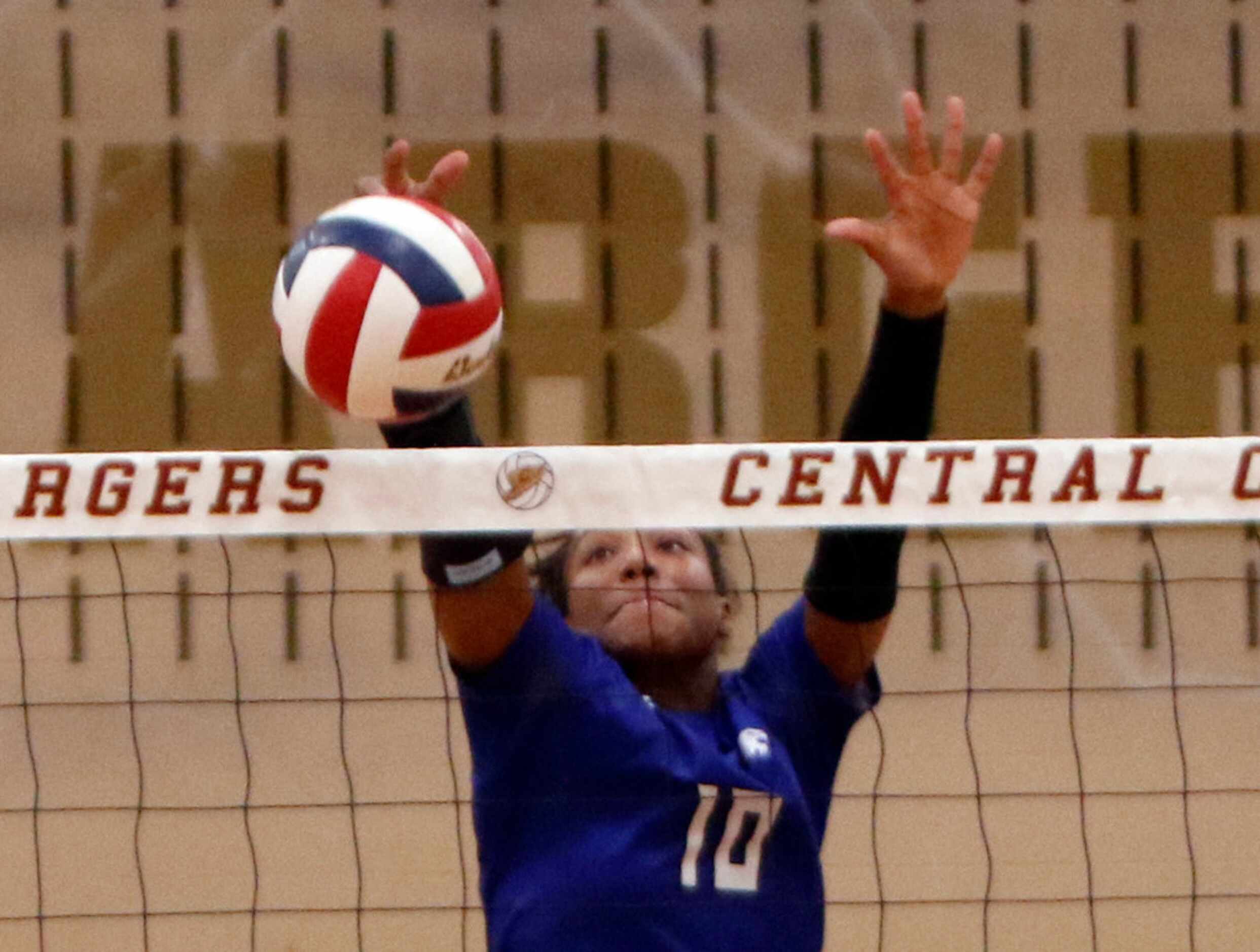 Trophy Club Byron Nelson outside hitter Caritie Luper (10) skies to deny a shot from a...