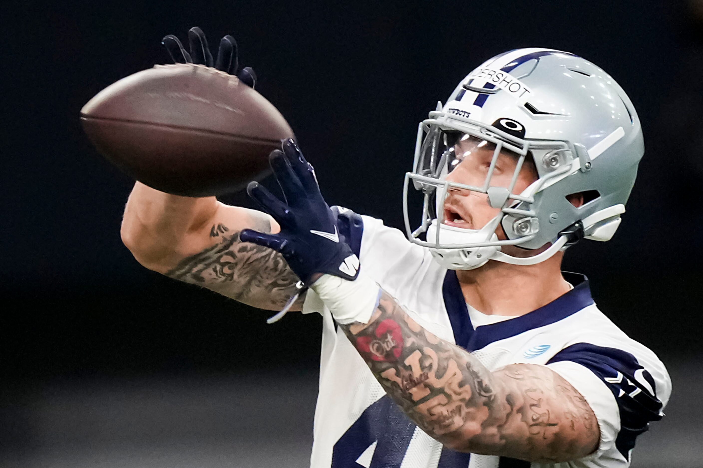 Dallas Cowboys tight end Peyton Hendershot catches a pass during the OTA team's practice at...