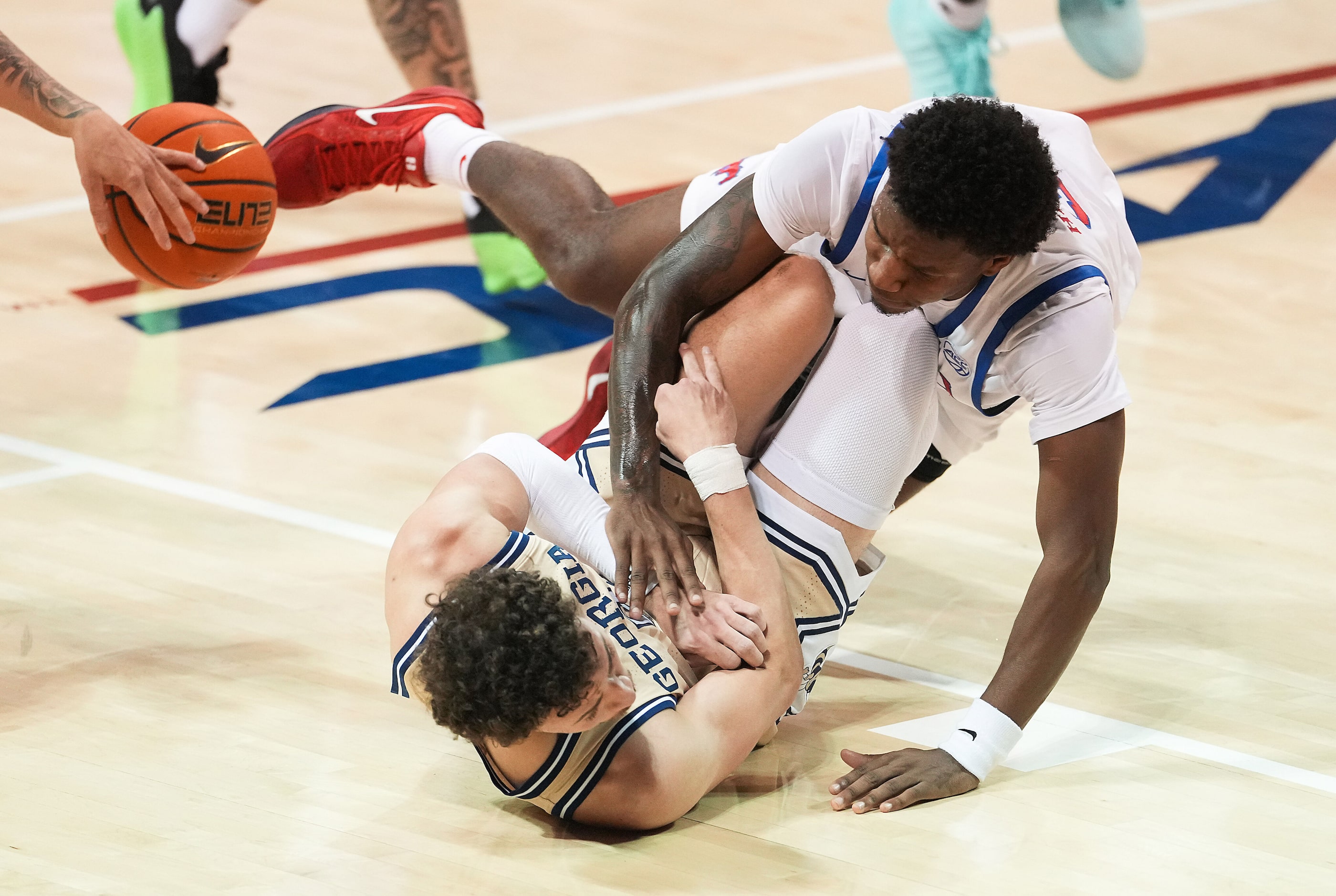 SMU guard Chuck Harris (3) collides with Georgia Tech guard Lance Terry (0) during the first...