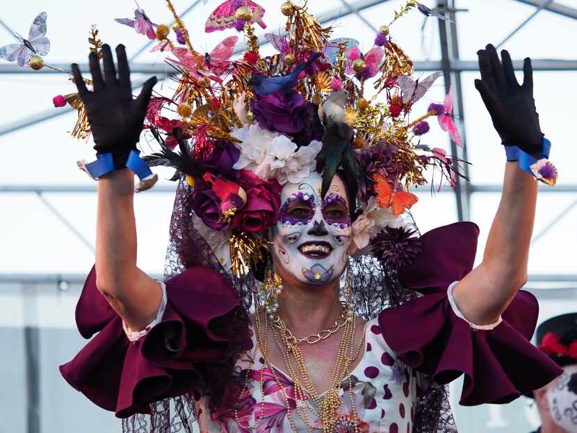 Day of the Dead. Diferentes festivales en el Norte de Texas conmemoran el Día de Muertos.
...