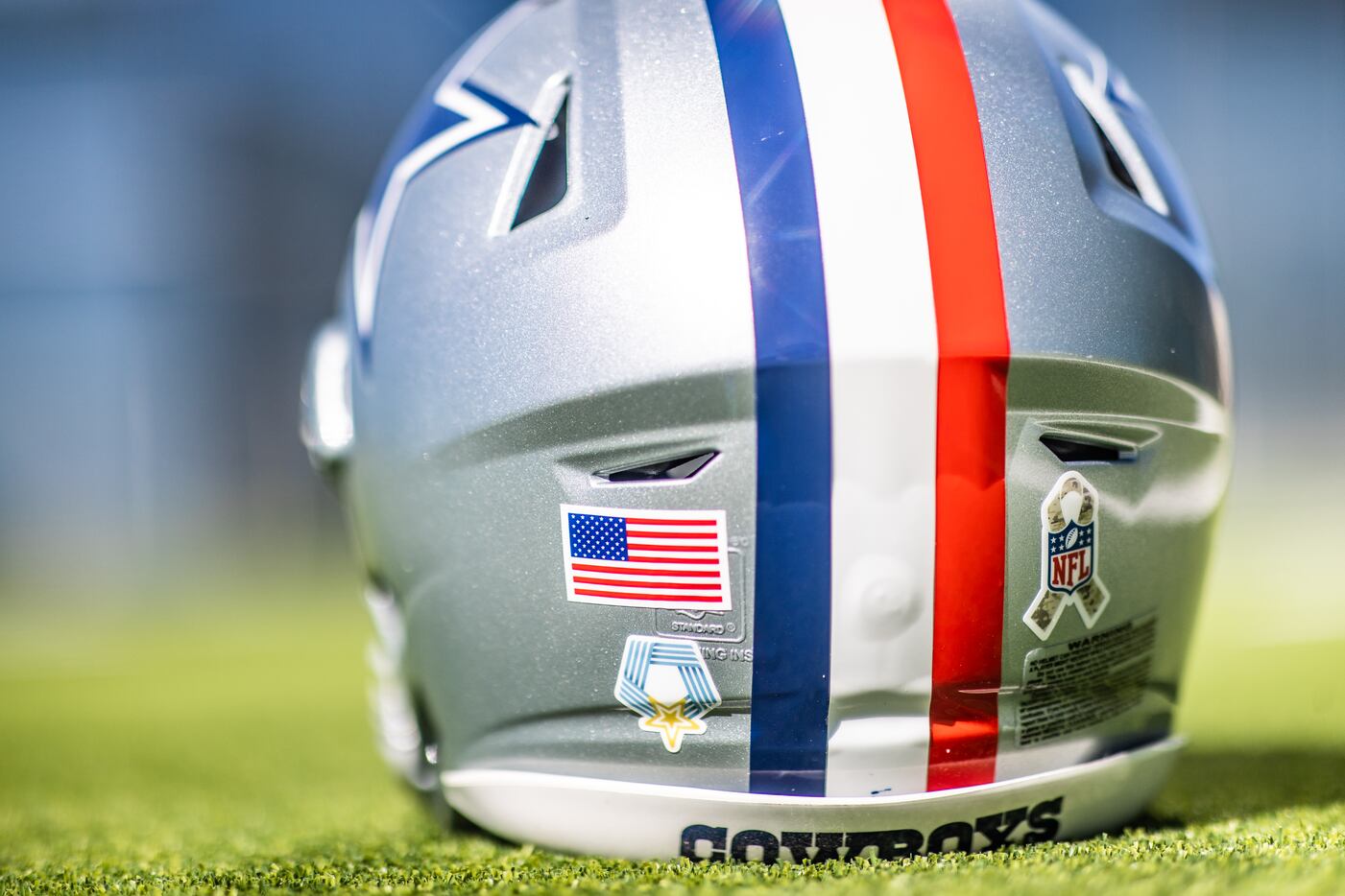 Dallas Cowboys to wear red-white-blue striped helmets to honor