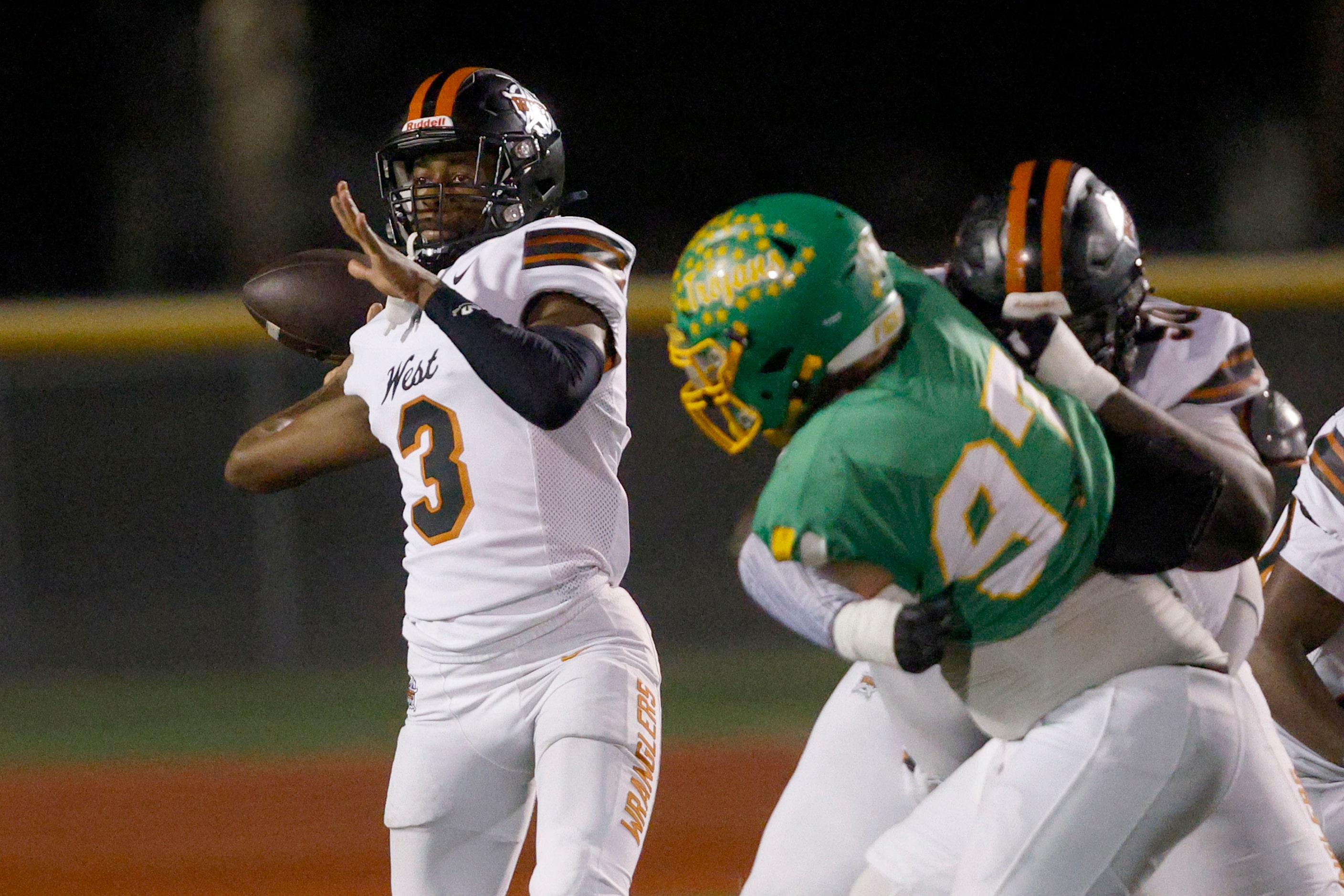 West Mesquite's quarterback Demetris Ballard (3) passes under pressure from Newman Smith's...