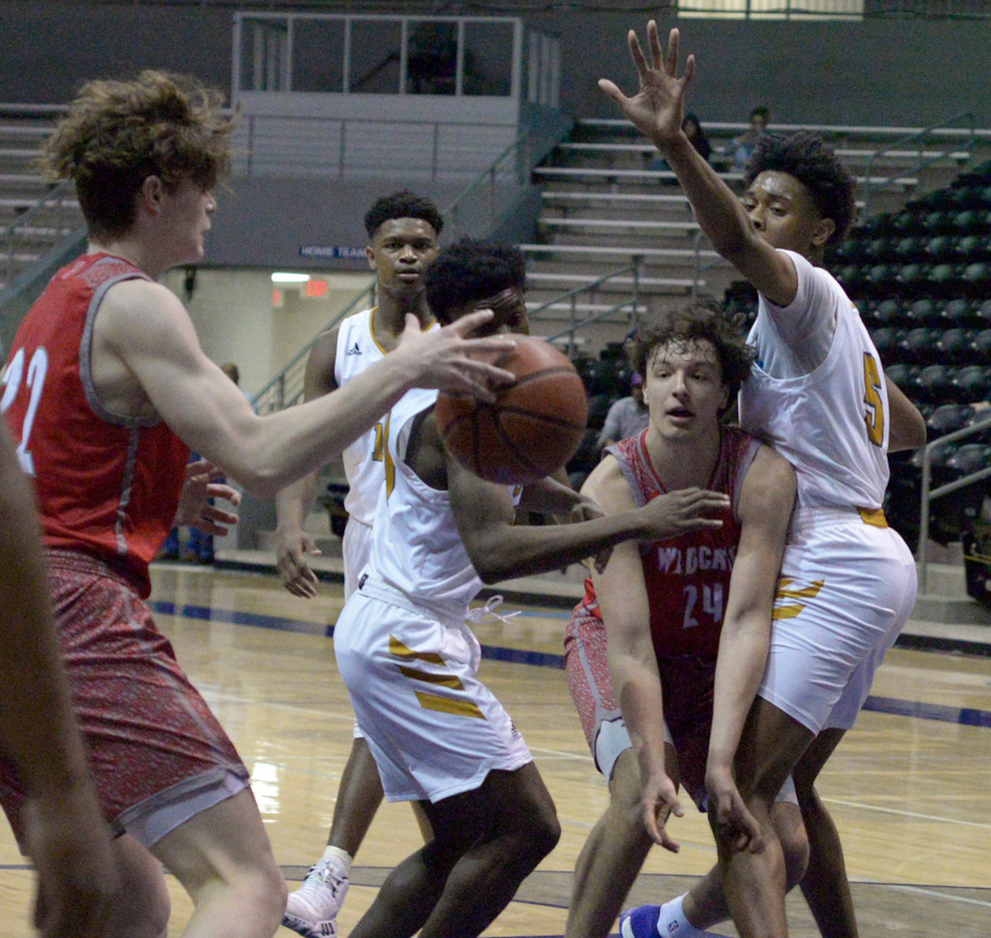 Woodrow Wilson's Evan Blackmon (24) shovels a pass to Noah Calhoun (22) in the second half...