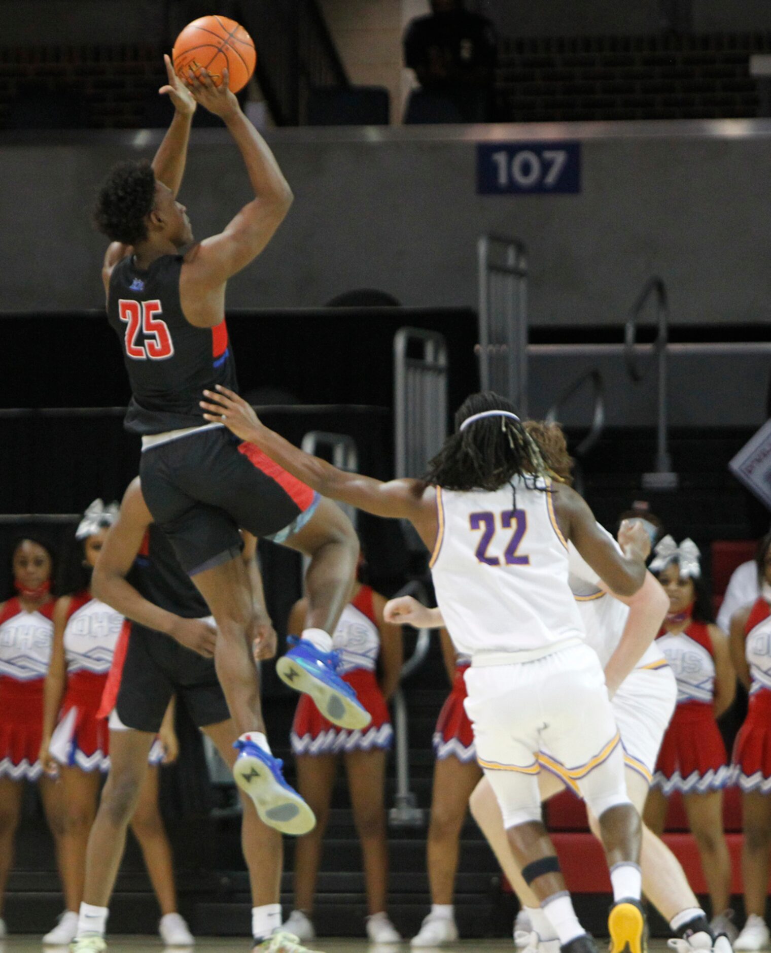 Duncanville guard Damon Nicholas (25) hits a jumps shot as Richardson guard Cason Wallace...