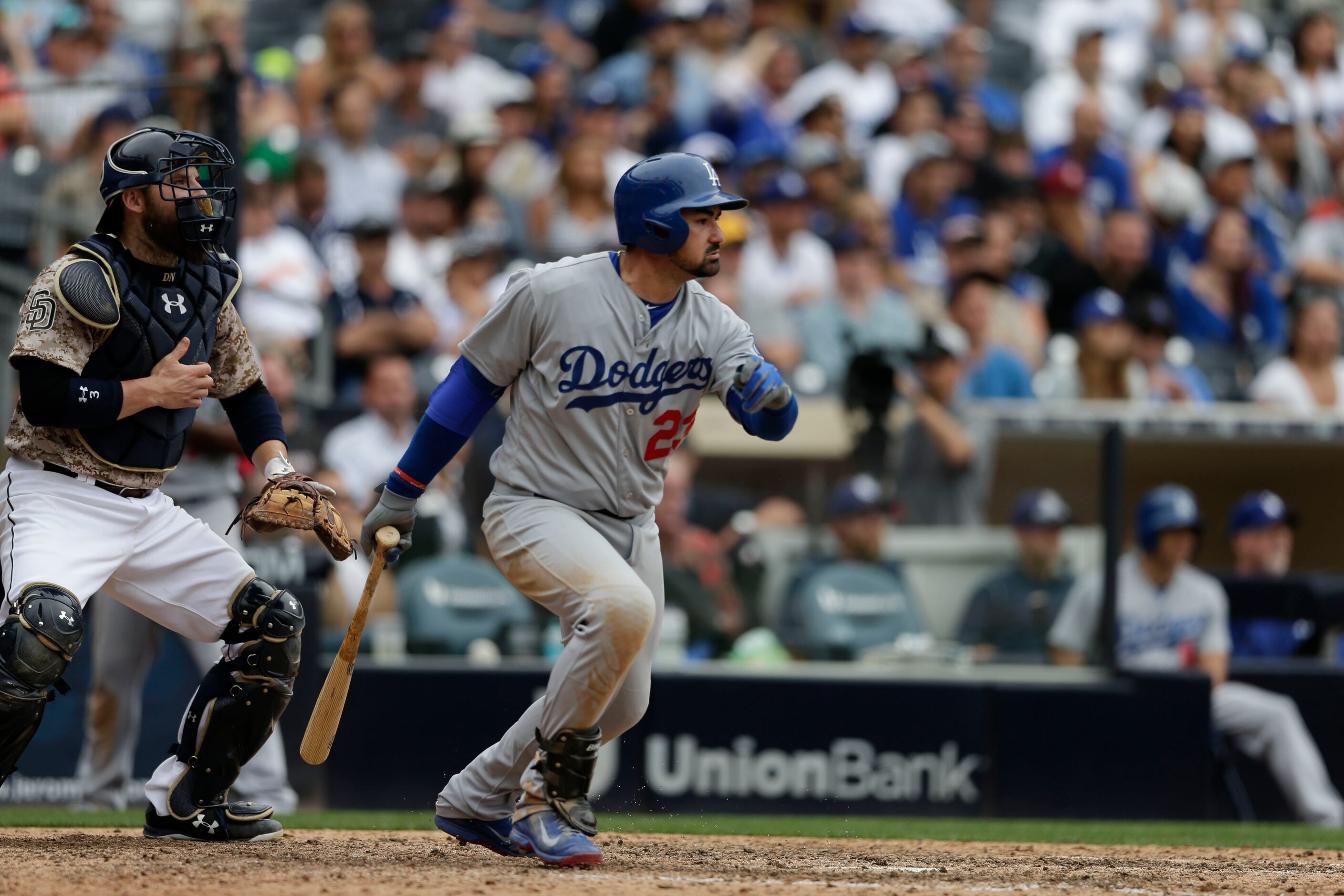 Dodgers' Adrian Gonzalez expected to miss playoffs with back injury