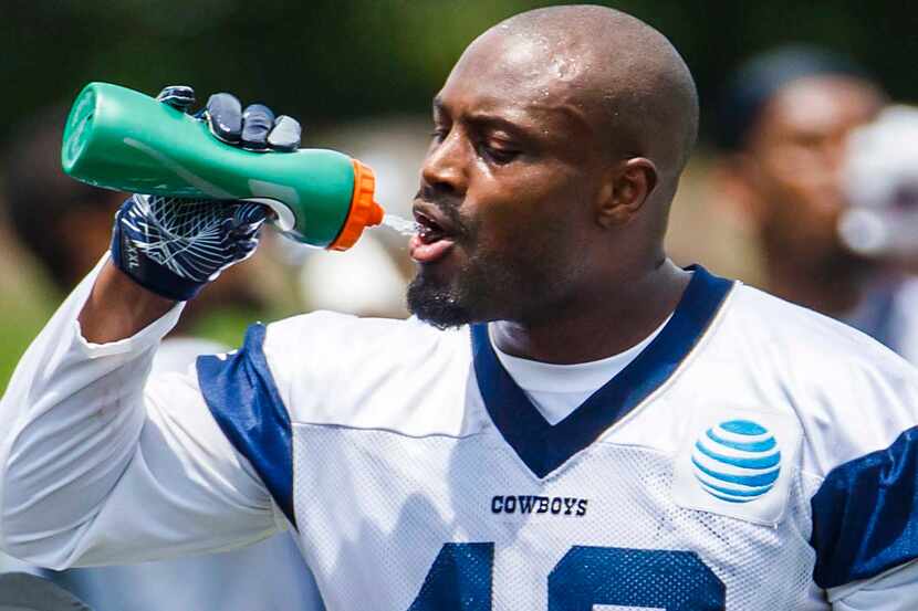 Dallas Cowboys running back Jamize Olawale (49) drinks water during the team's minicamp at...