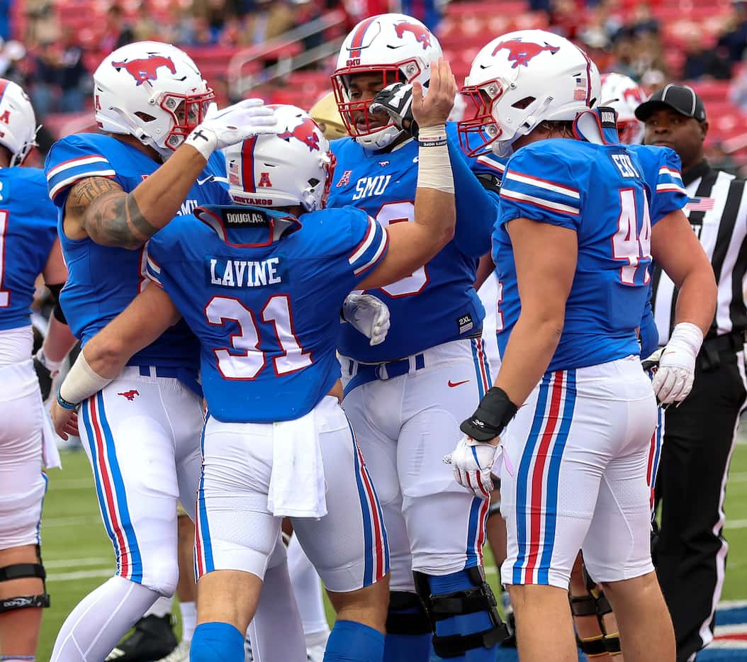 SMU running back Tyler Lavine (31) celebrates with his teammates after his touchdown run...