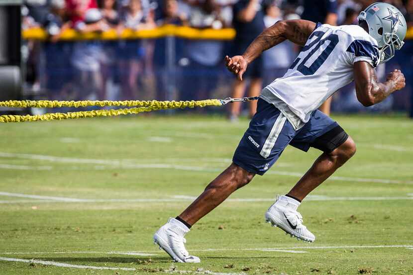 Dallas Cowboys running back Darren McFadden does a conditioning drill during the first...