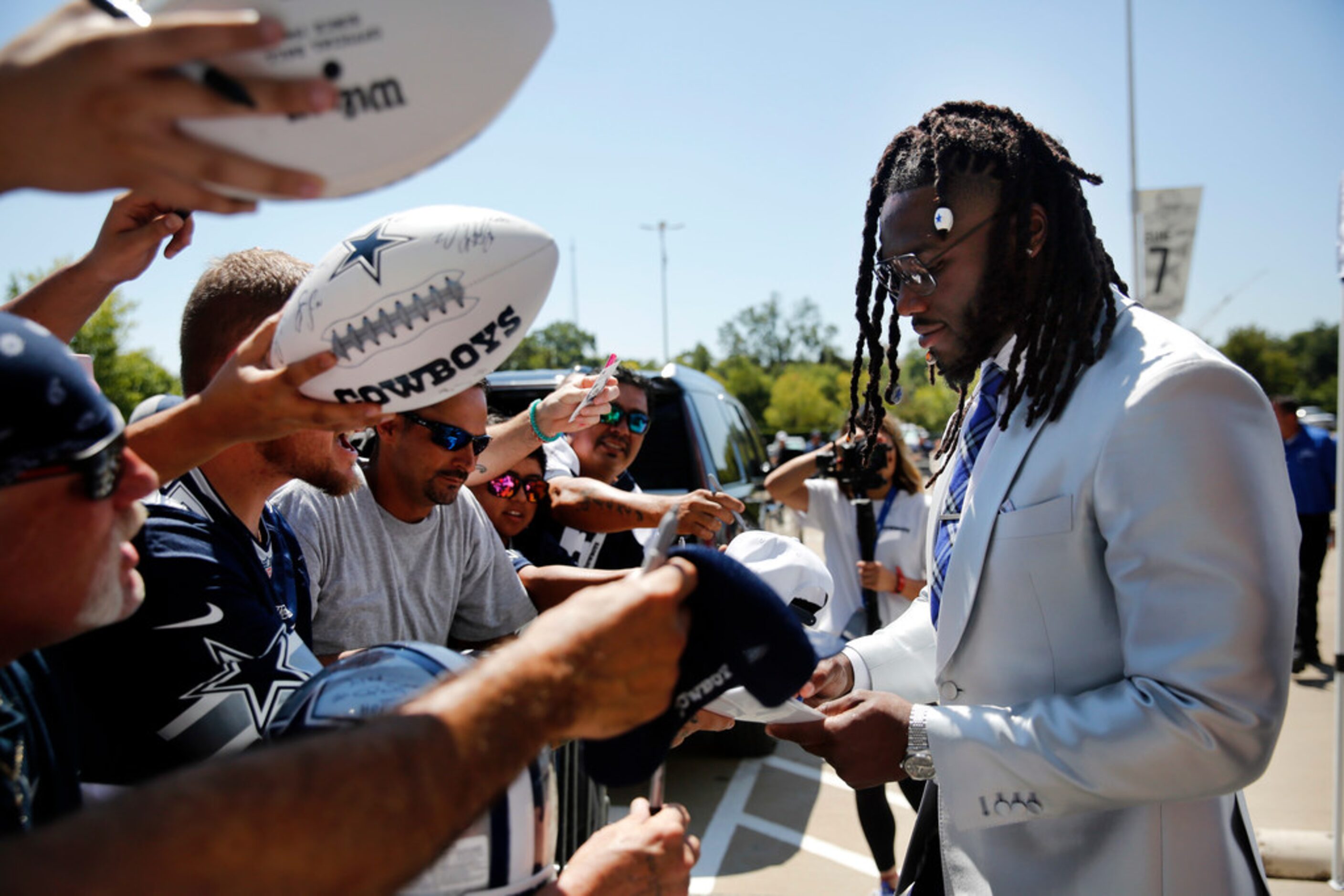 Dallas Cowboys middle linebacker Jaylon Smith  signs autographs as he arrives at AT&T...