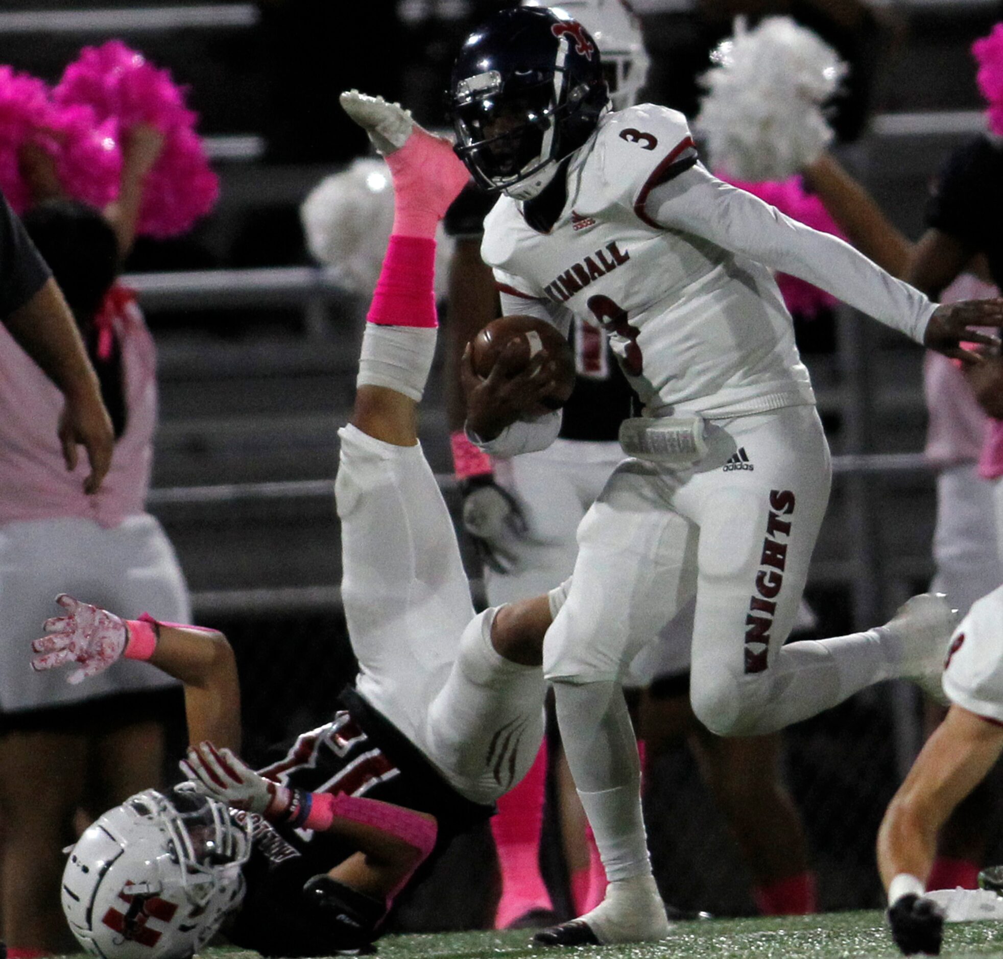 Dallas Kimball's Jerqualan Parks (3) scampers down the sidelines after avoiding the...